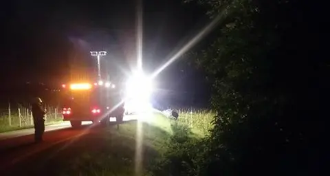 Termeno, finisce con l'auto fuori strada