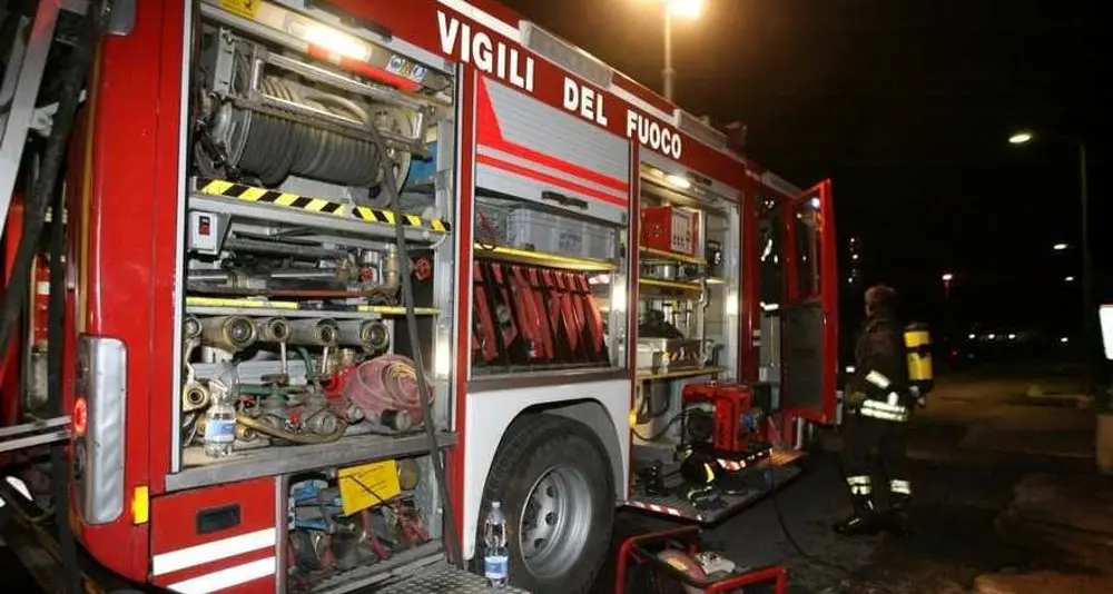Bolzano, in fiamme un balcone in via Glorenza
