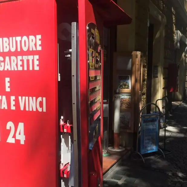 Viale Venezia, furto al tabacchino