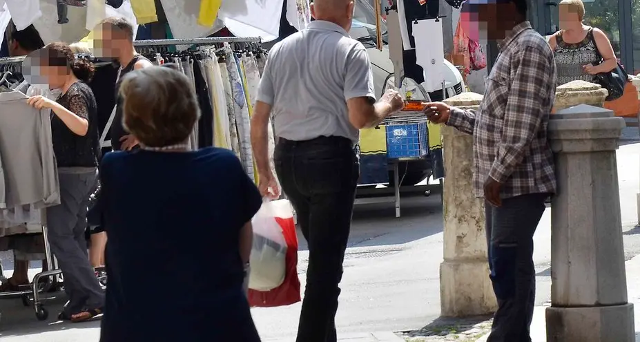 «Mendicanti molesti: tutelare la dignità di tutti»