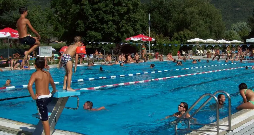 Il lido cerca un gestore e intanto ritocca le tariffe