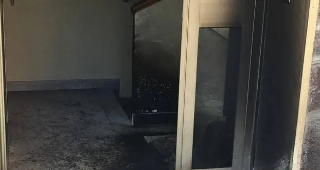 Rogo doloso nella casa Ipes, ora è caccia al piromane a Bolzano