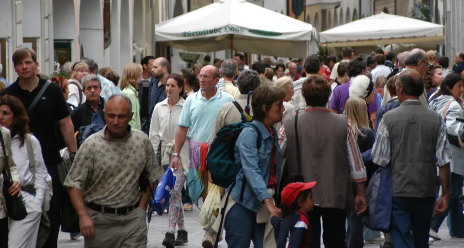 Turisti tedeschi a Merano, gli italiani in Val Pusteria