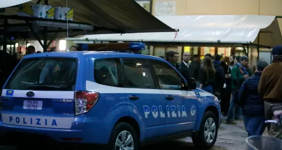 Piazza Erbe, il Comune minaccia il “coprifuoco” a Bolzano