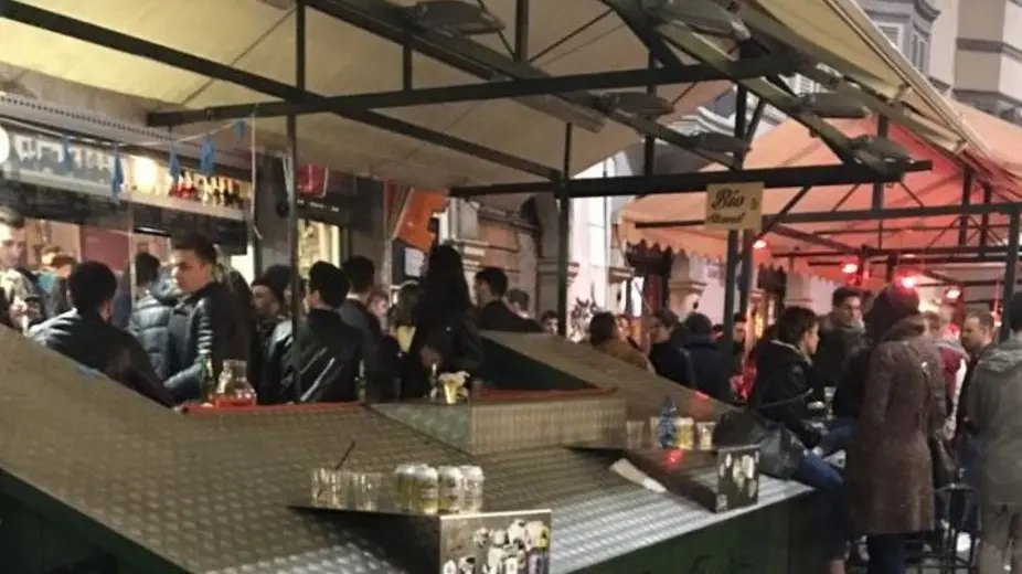 Movida in piazza Erbe, i baristi pagano i vigilantes
