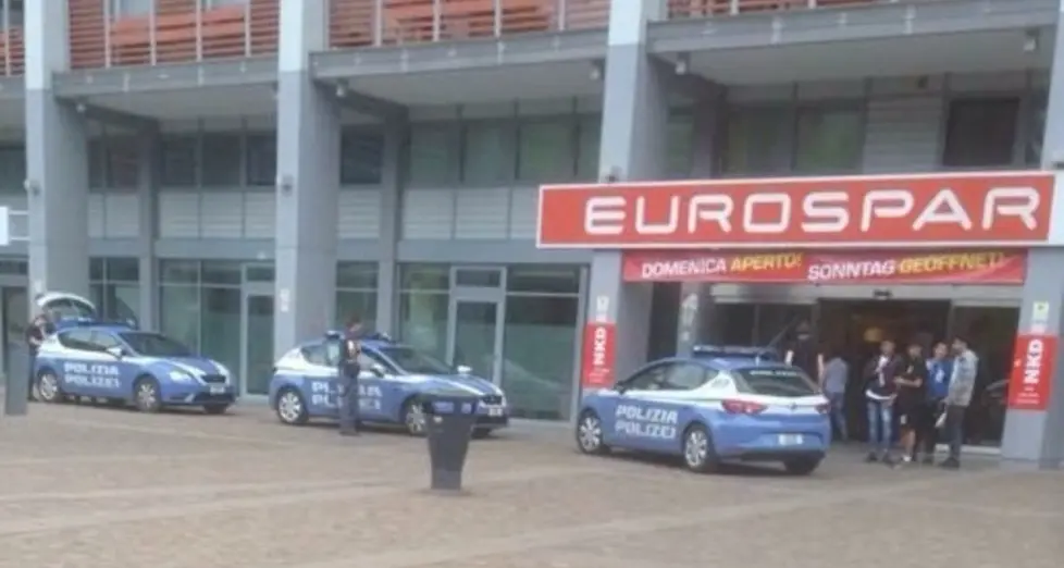 Ruba pane all’Eurospar e aggredisce la guardia