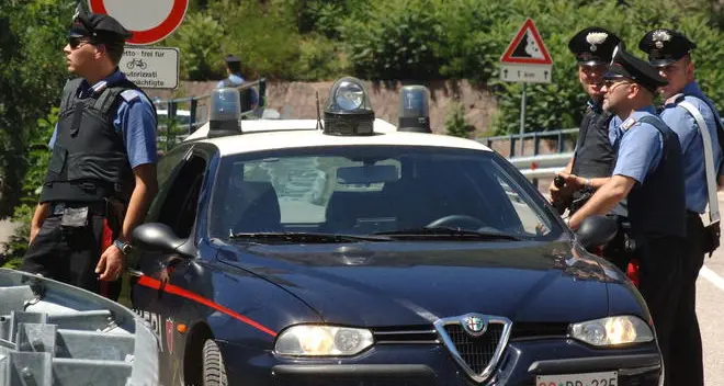 Rapina a colpi di pistola a Soprabolzano: bottino di 15 mila euro
