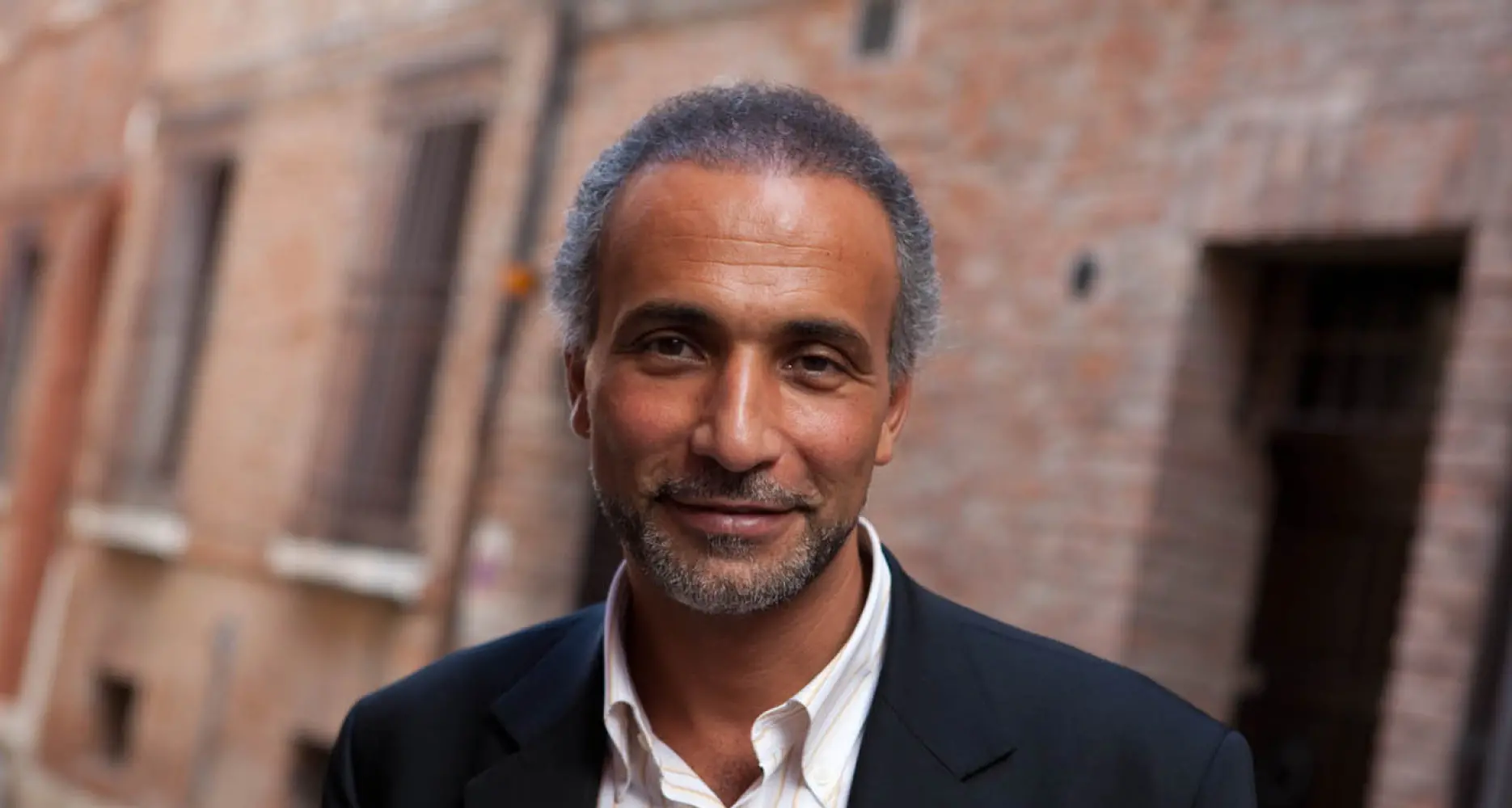 Arriva a Bolzano Tariq Ramadan, proteste della Comunità ebraica. Il sindaco si rifiuta di incontrarlo