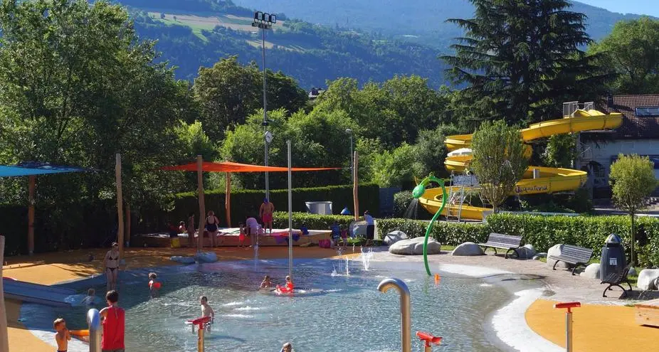 L’Acquarena avvia l’estate aprendo l’area esterna