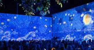 Un pieno di turisti per gli spettacoli con l’acqua e la luce