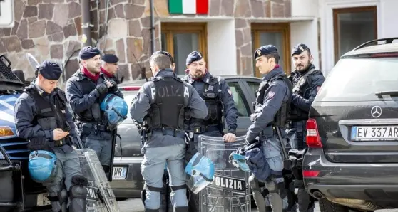 Vipiteno, arrestato con quattro clandestini in auto