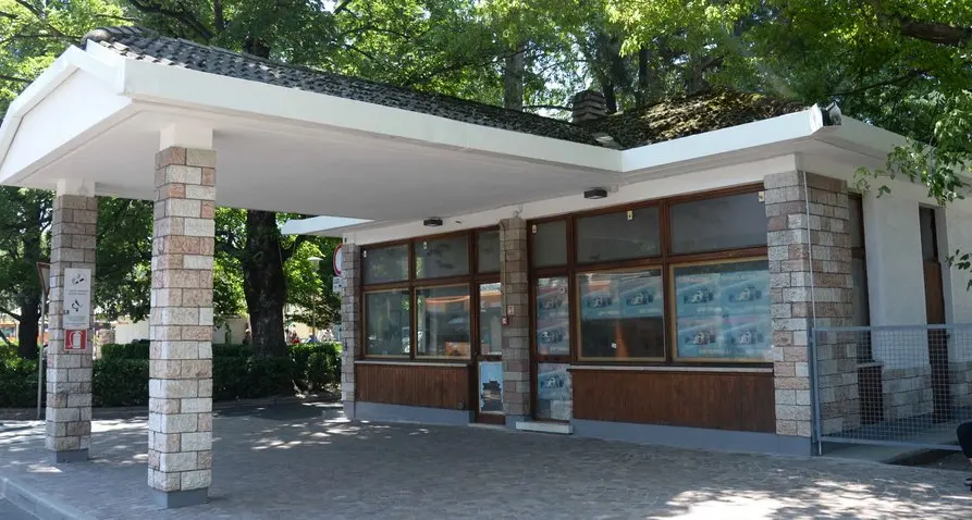 Ex distributore di benzina, spazio per gli autisti Sasa