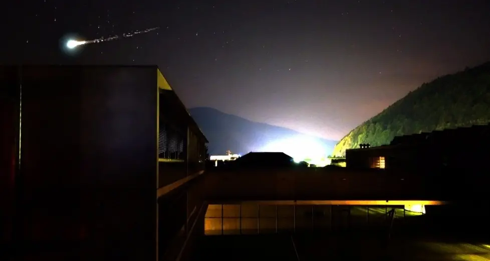 Un “bolide” illumina nella notte il cielo dell’Alto Adige