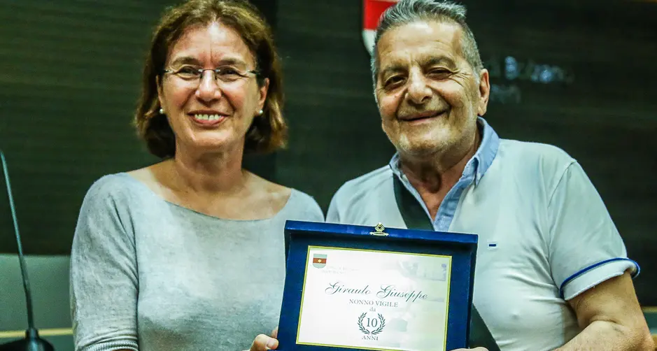 Grazie Nonni vigili! La città premia e abbraccia i volontari