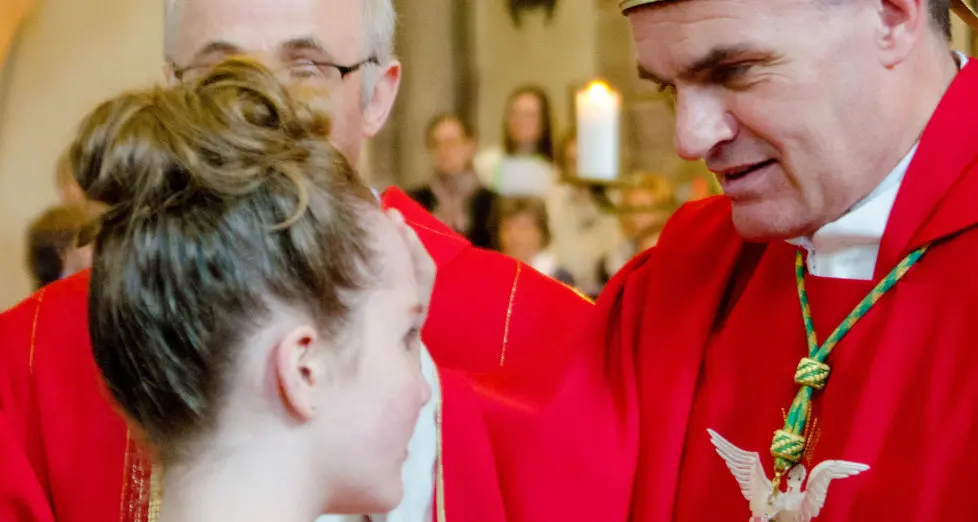 Cresima in Duomo per novanta giovani e dieci adulti