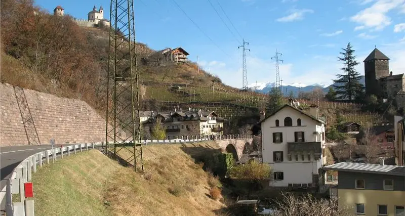 Chiusa, cedimento strutturale della Statale 12
