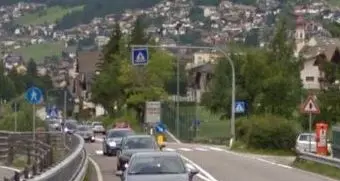Ortisei, code di auto al cantiere della rotatoria