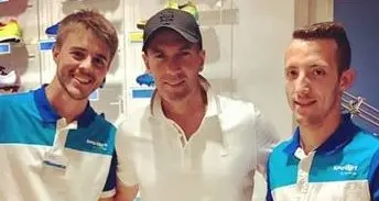 Merano, Zidane compra le scarpe da Sportler per la partita del cuore