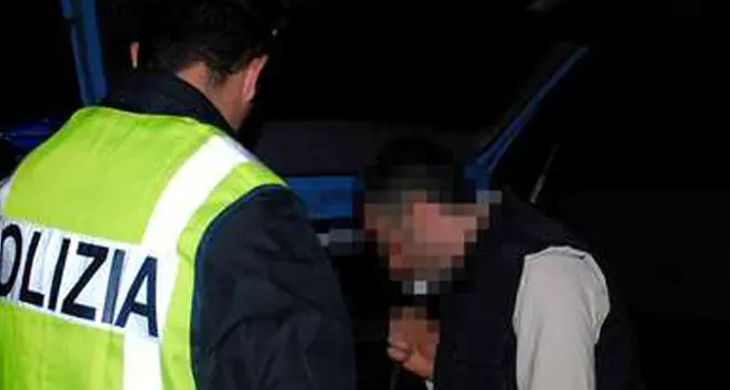 Ubriaco e contromano, gli sequestrano l’auto