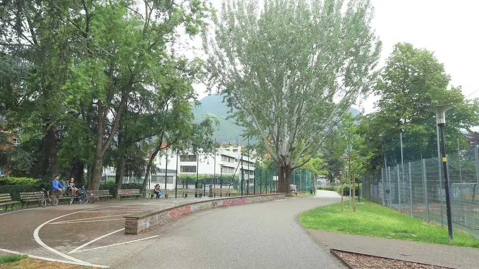 Bolzano, due donne aggredite da una baby-gang