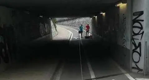 Colorati graffiti cancellano i segni lasciati dai vandali