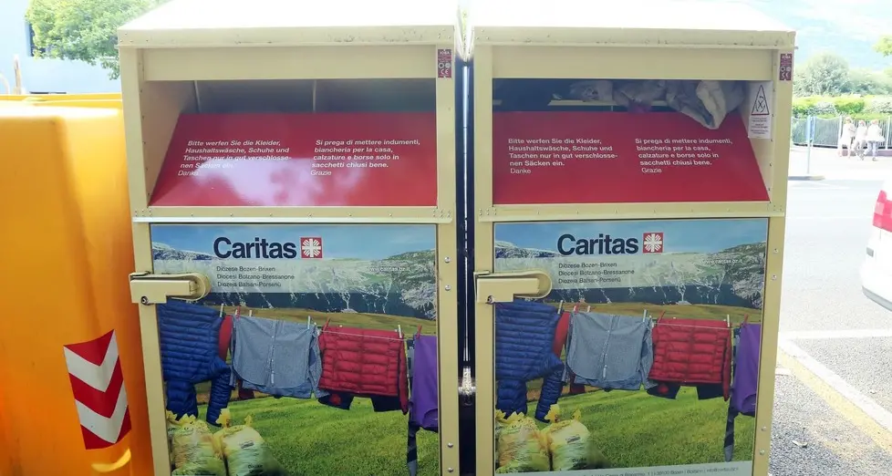 Caritas, ecco i bidoni anti taccheggio a Bolzano