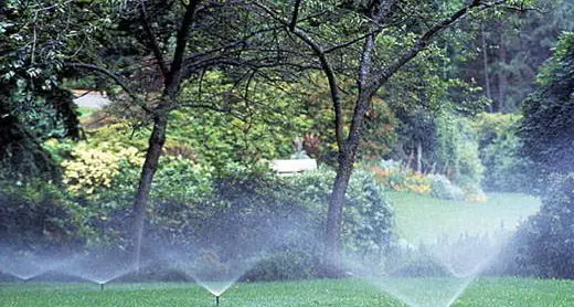 Il Comune “taglia” l’acqua per irrigare orti e giardini