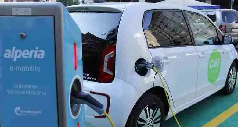 Auto elettriche, si parte: incentivi fino a 4mila euro