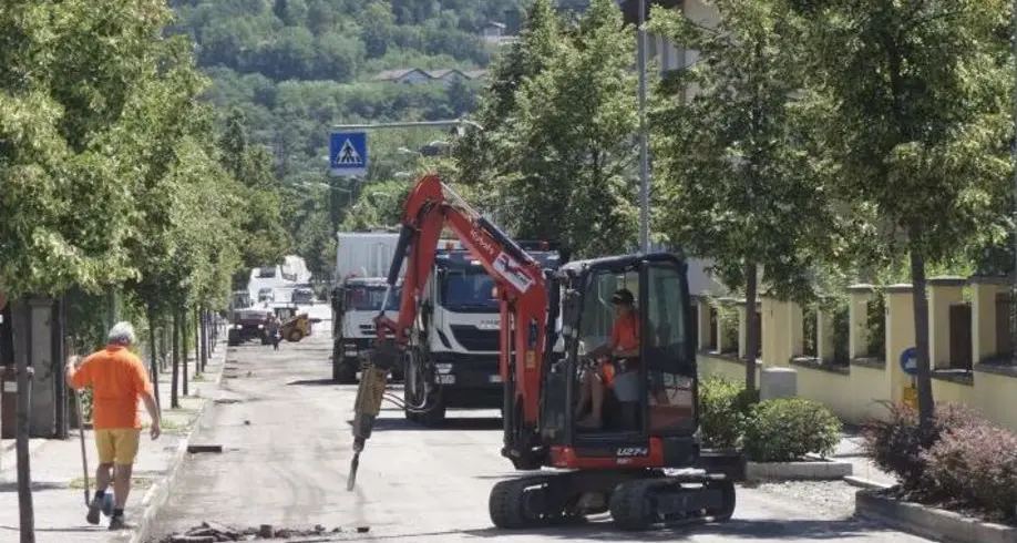 Strade da riasfaltare, centro bloccato dai lavori