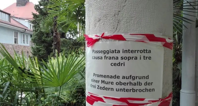 Bolzano, scarica di sassi sulla passeggiata del Guncina: chiusa la parte alta