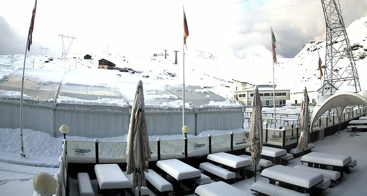 Bolzano, dopo il gran caldo oggi 20 centimetri di neve sullo Stelvio