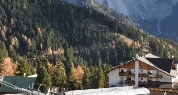 Una cabinovia per il turismo estivo sul Monte Fana