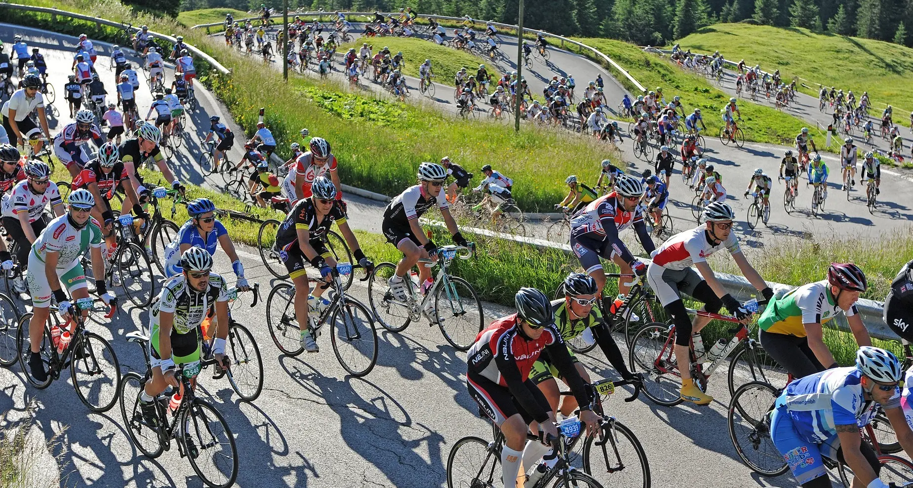 Maratona dles Dolomites, domenica in 9.000 alla partenza
