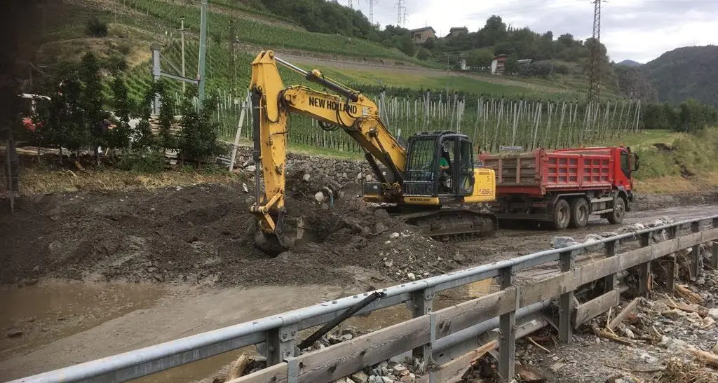 Bolzano, il maltempo crea disagi alla viabilità locale a causa di frane e smottamenti