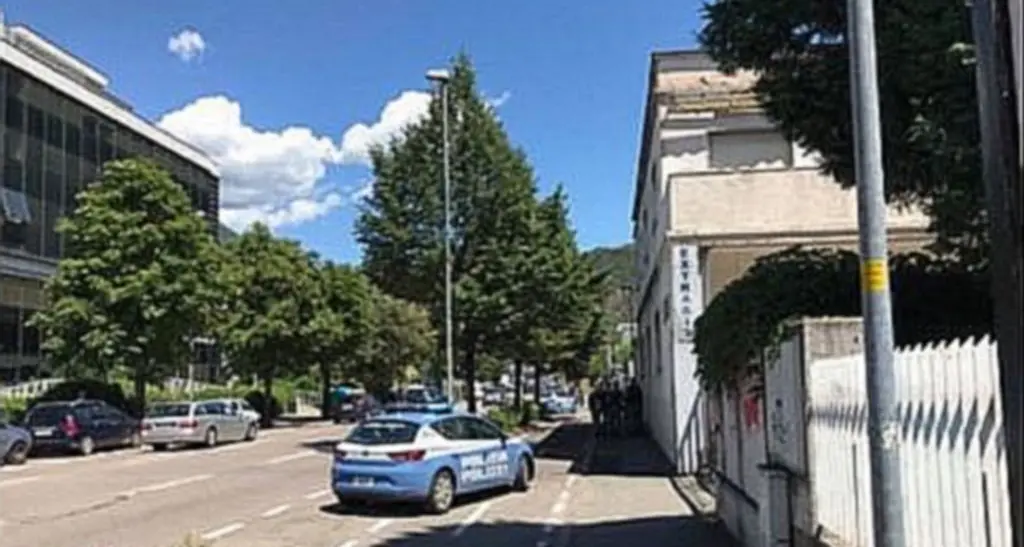 Diverbio tra balordi e turisti, interviene la polizia