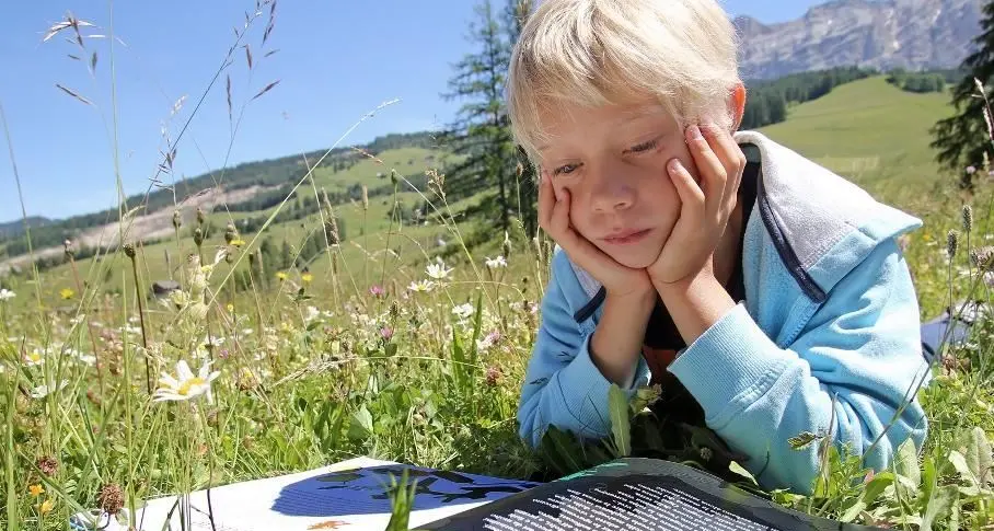 Libro nella roccia: I bambini alla scoperta dell'ecosostenibilità