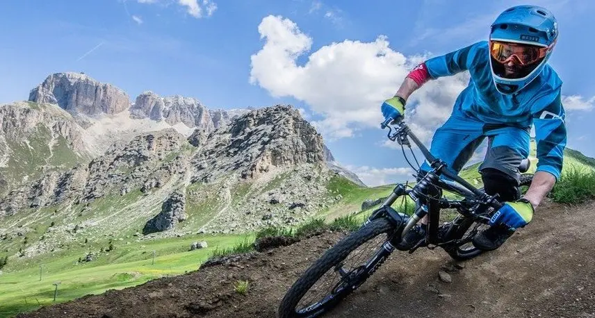Downhill, un giro di vite sui sentieri