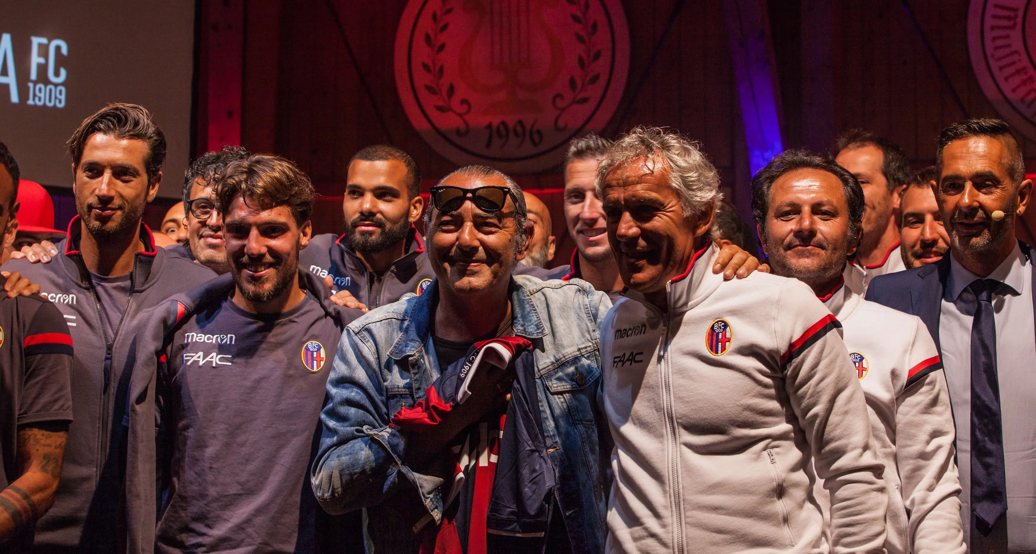 Una folla a Castelrotto per l'amichevole del Bologna e il concerto di Luca Carboni