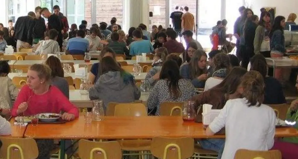 Mense scolastiche, all’appello mancano duemila studenti
