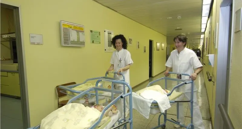 Carenza di personale, l'Asl dell'Alto Adige potenzia ostetricia e reumatologia