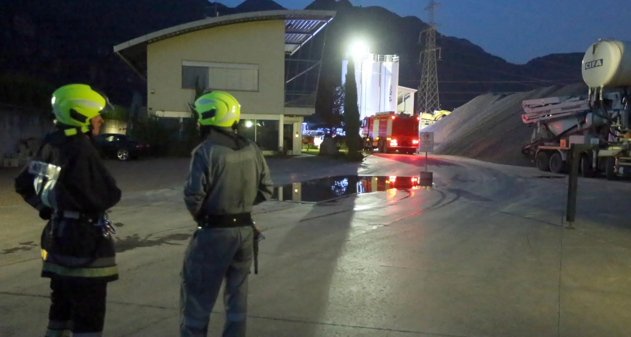 Andriano, morto l'operaio incastrato sotto una betoniera