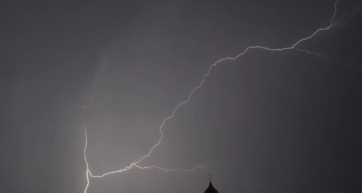 Bolzano, grandine e 5 mila fulmini in una notte
