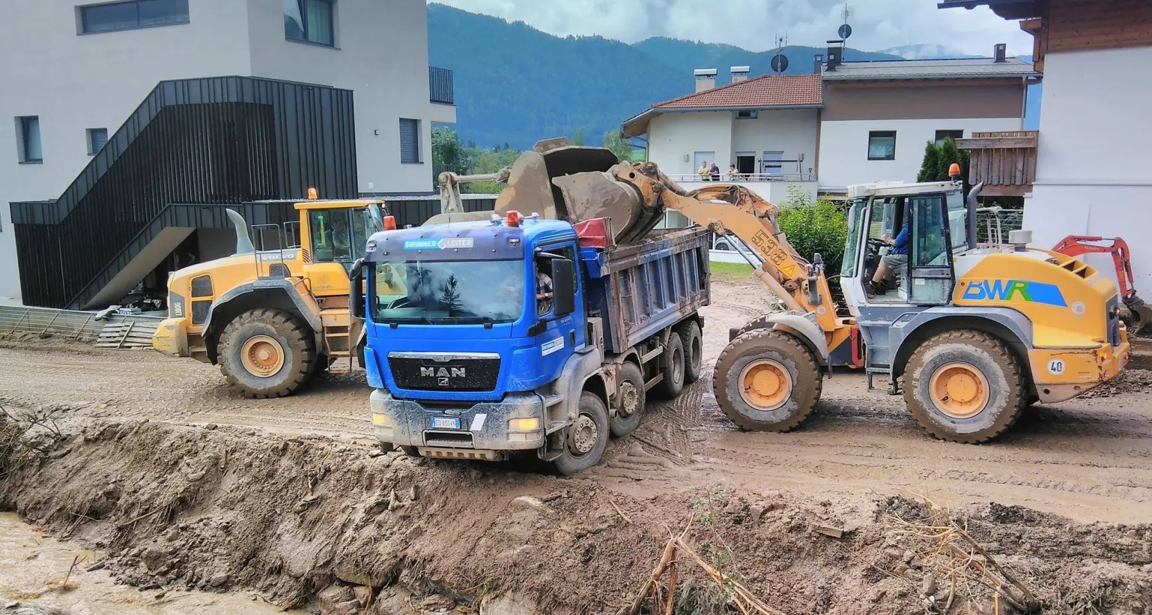 Un fiume di fango su Gais, case evacuate
