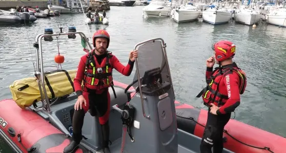 Si rovescia con la barca, altoatesino disperso nel lago di Garda