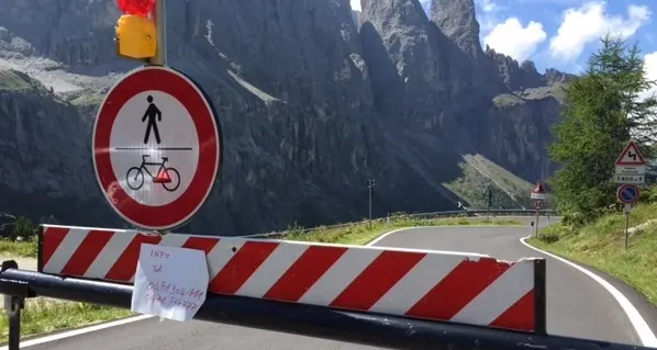 «Passo Gardena, spostare la strada per evitare frane»