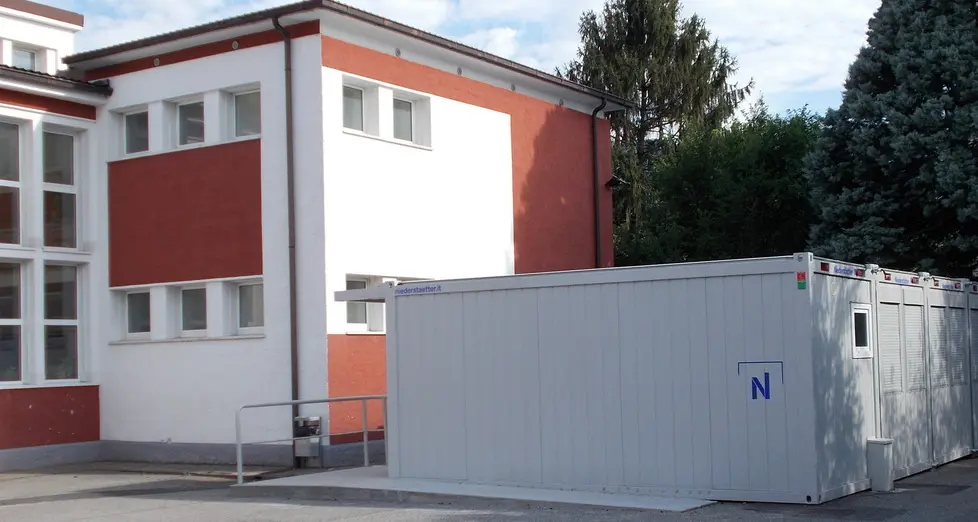 Scuola elementare, il Comune acquista un terzo container