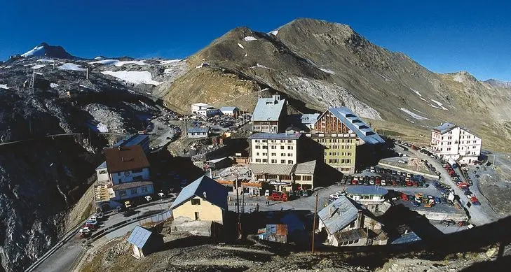 Passo dello Stelvio, caldo in quota e revoca della riapertura della ski area