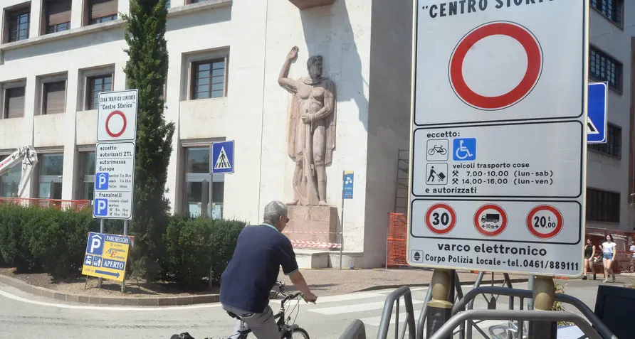 A Trento è partita la Ztl con i «varchi» (e le multe)