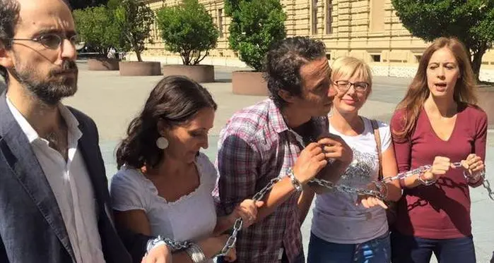 Precari, 105 «prigionieri» della Provincia