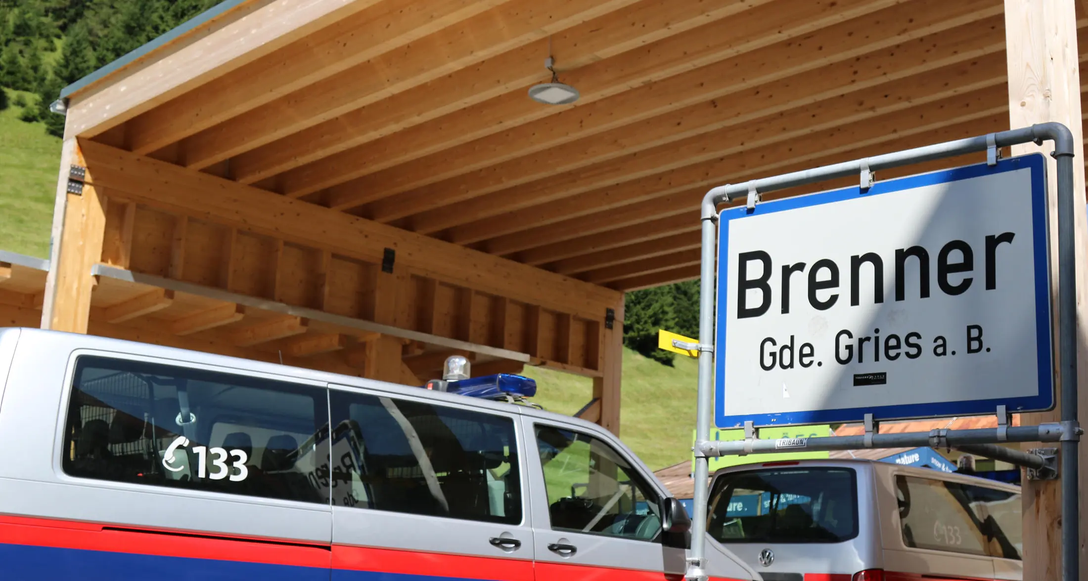 Brennero, gli austriaci fermano sei migranti nascosti in un vagone cisterna